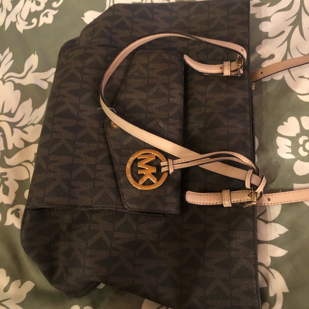 Michael Kors original color handbag.Good condition